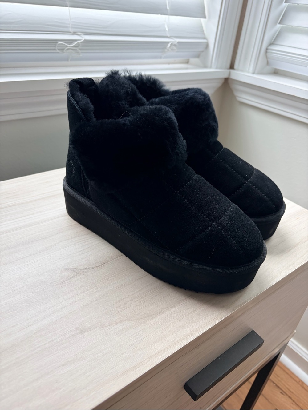 ✨ Genuine shearling quilted platform bootie, sz 8, like new ✨
